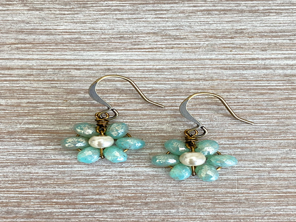 Beach Bloom Resort Earrings in Soft Minty Green